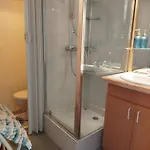 Front De Pour Ce T2 Dans Avec Piscine Collective -4tro94 Saint-Cyprien