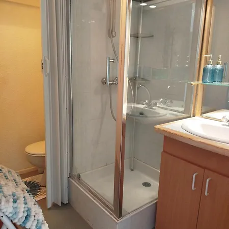 Front De Pour Ce T2 Dans Avec Piscine Collective -4tro94 * Saint-Cyprien (Pyrenees-Orientales)