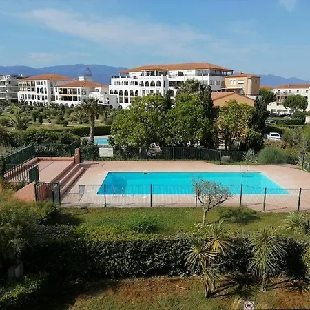 Front De Pour Ce T2 Dans Avec Piscine Collective -4tro94 Apartment