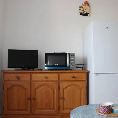 Front De Pour Ce T2 Dans Avec Piscine Collective -4tro94 Apartment