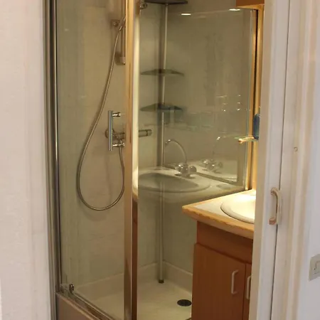 Front De Pour Ce T2 Dans Avec Piscine Collective -4tro94 * Saint-Cyprien (Pyrenees-Orientales)