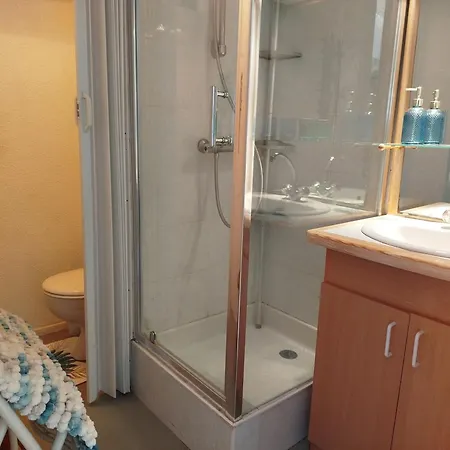 Front De Pour Ce T2 Dans Avec Piscine Collective -4tro94 Saint-Cyprien