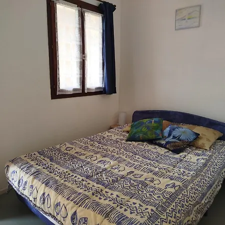 Front De Pour Ce T2 Dans Avec Piscine Collective -4tro94 Apartman *