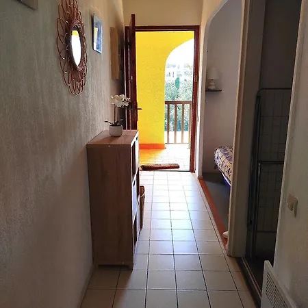 Front De Pour Ce T2 Dans Avec Piscine Collective -4tro94 Saint-Cyprien