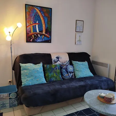 Front De Pour Ce T2 Dans Avec Piscine Collective -4tro94 Apartman *