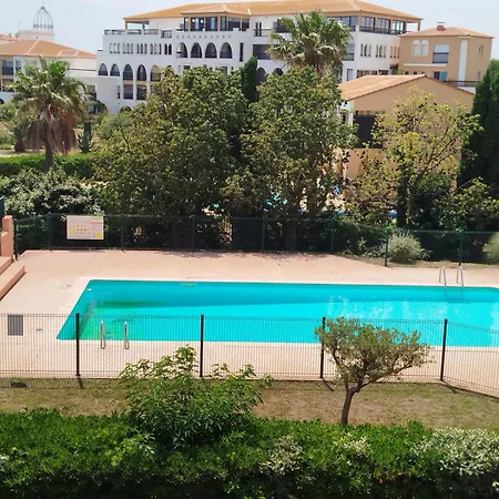 Front De Pour Ce T2 Dans Avec Piscine Collective -4tro94 Saint-Cyprien